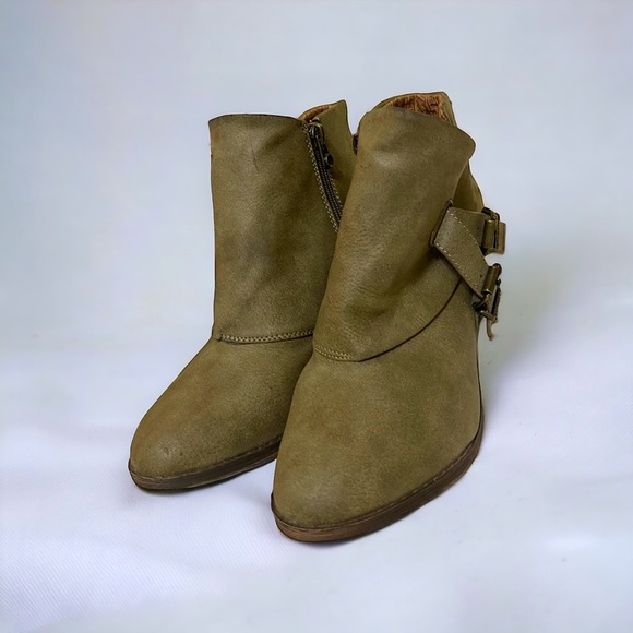🌼NEW BLOWFISH WOMENS GREEN FAUX LEATHER BOOTIES. - Picture 2 of 13